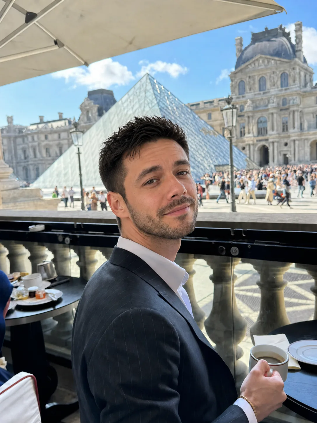 Real man transformed with AI dating photos for Bumble - example 4 1
